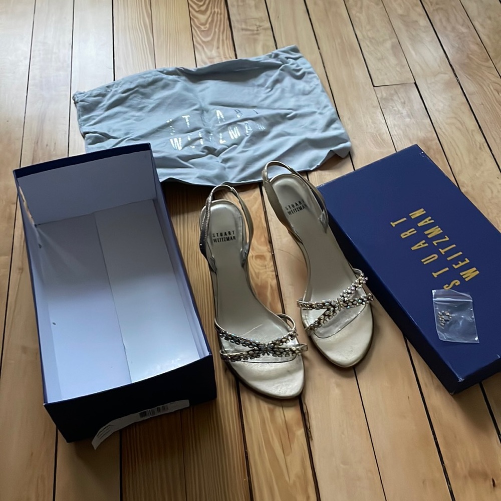 Perfect y2k Stuart Weitzman kitten heels